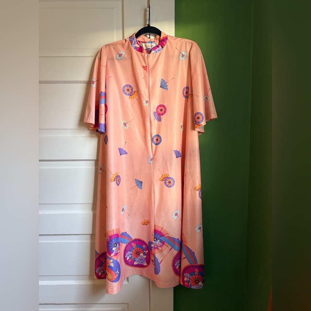 Vintage peachy-pink muumuu with umbrella print “Miss Amanda” brand